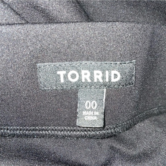 Torrid Embroidered  Rose Pencil Skirt - Picture 4 of 6